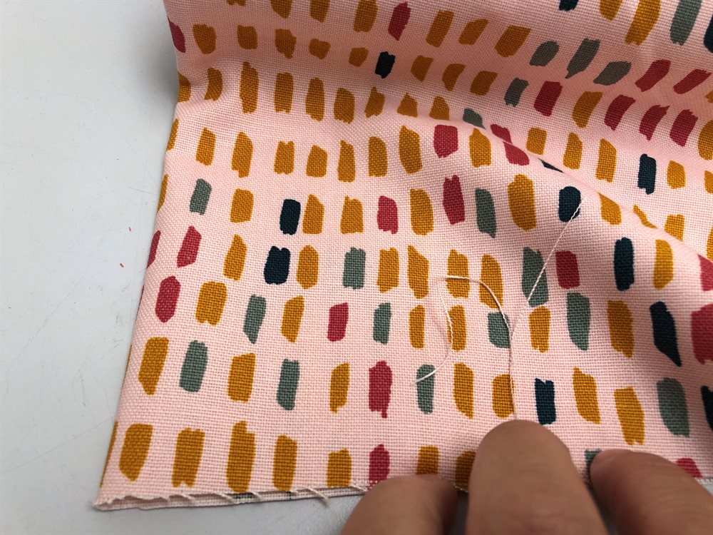 Fastvævet bomuld - deko stof grafisk mønster i lyserød