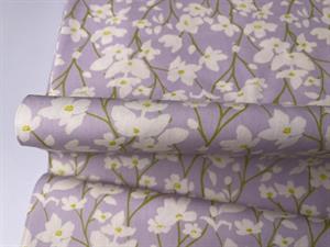 Patchwork stof - lys blid lilla med blomster 